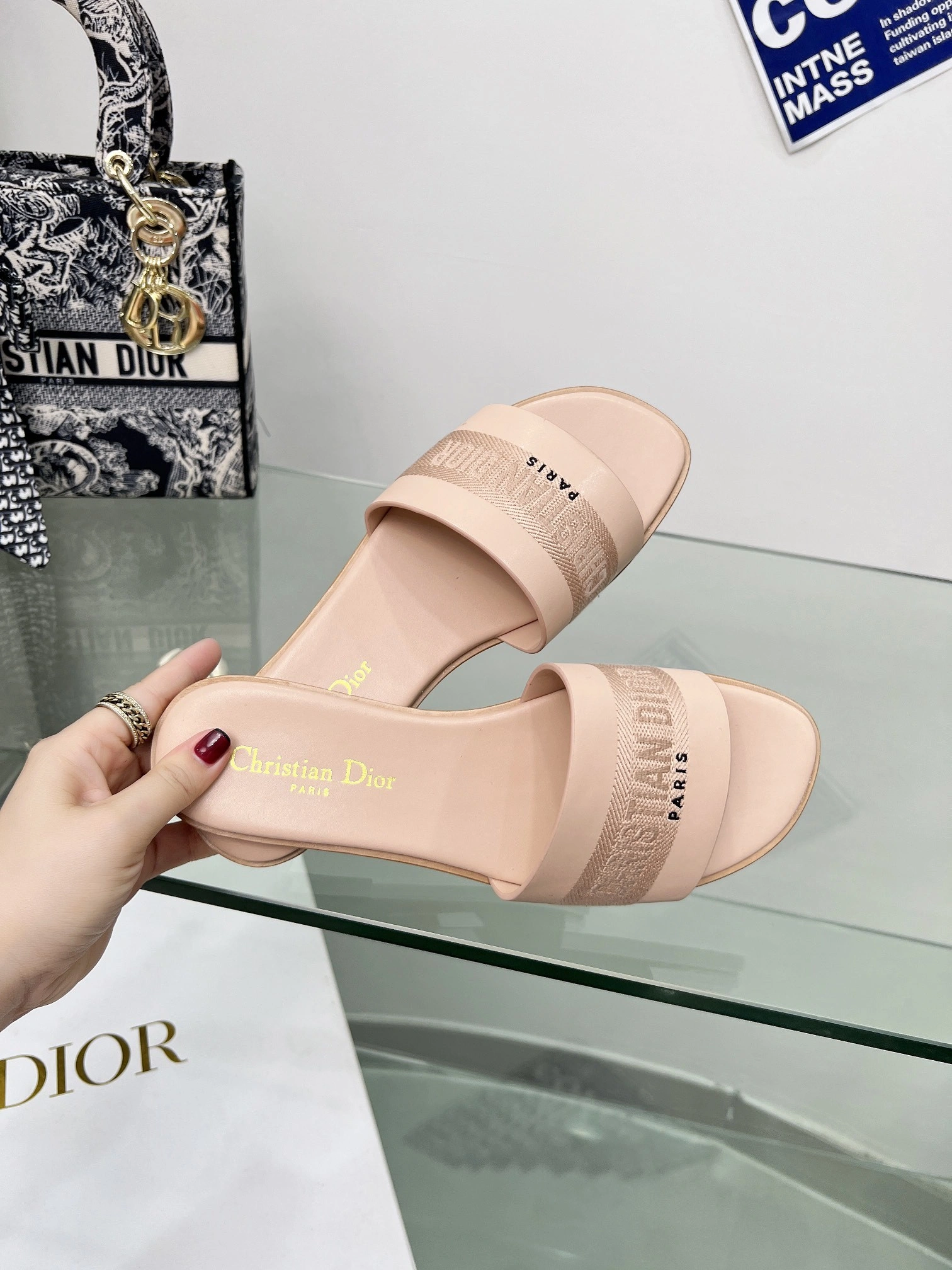 COCO-- 4ior KCQ986CEY_S21U Heel height：1.5CM cowhide item:D-X302J2203